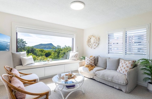 Intrepid, 14/3 Intrepid Close - Unlimited magnificent water views