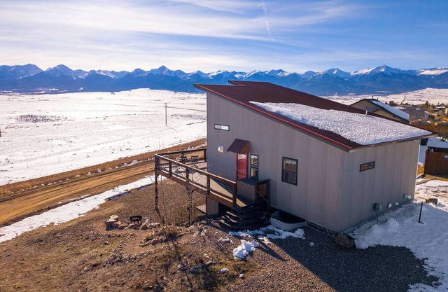 INTRO RATES: Quiet 2-Level w/Valley Overlook, StarLink, EV Charging. Ideal for