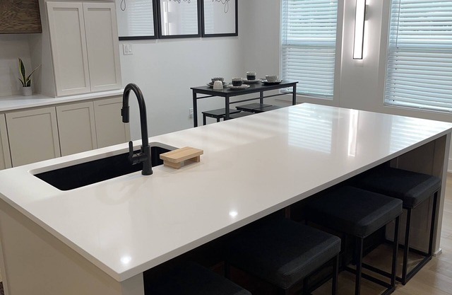 Introducing "ElevateVR Living" Your New Baton Rouge 3 Story Retreat Sleeps 14 n