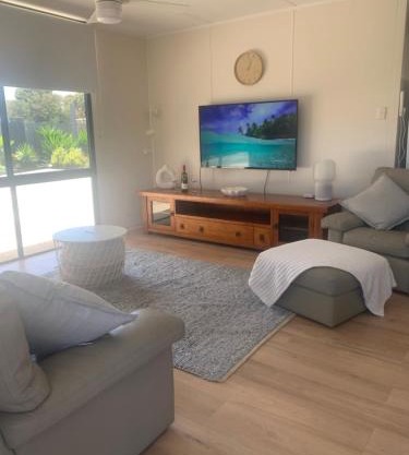 Investigator Beach Breeze Apartments U1