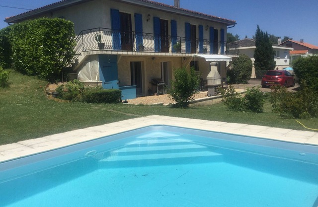 Inviting 2-Bed Apartment with pool in Saint-Romain