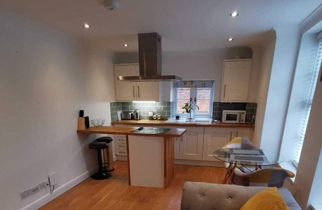 Inviting No.10 - The Oaks