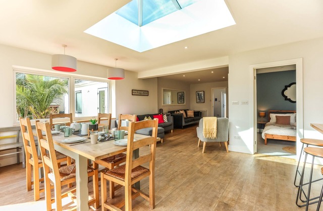 Iona-4 bed luxury in the heart of Bracklesham Bay