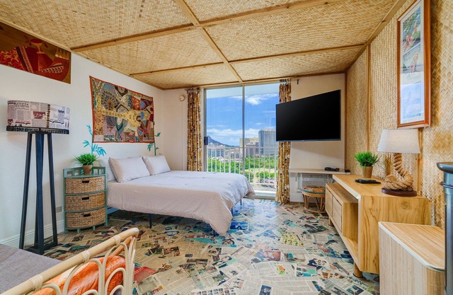 Island Charm Retreat at Inn on The Park | Walk to the Beach