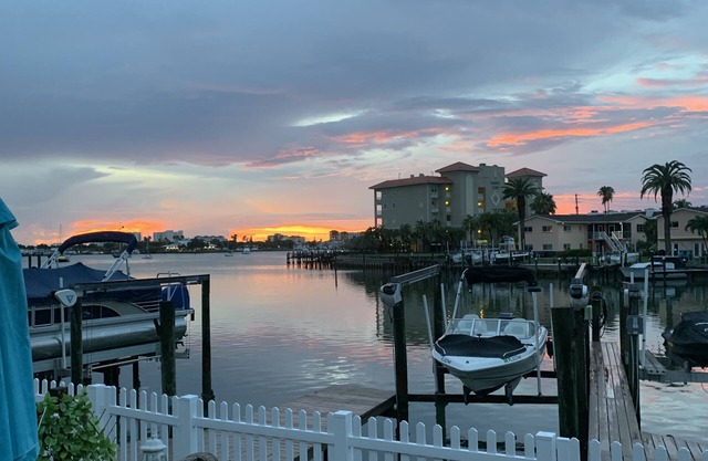 Island estates updated 2 bed 2 bath water views a short walk to Clearwater Beach