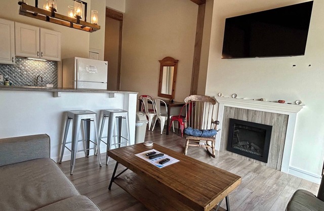 Island Inn - 2 Bedroom & 1.5 Bath Townhouse - 46G - Oak Bluffs, MA