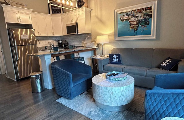 Island Inn - 2 Bedroom & 2 Bath Townhouse - 47G - Oak Bluffs, MA