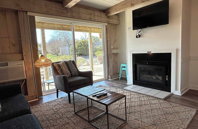 Island Inn - Residential Suite - 36G - Dog-friendly - Oak Bluffs, MA