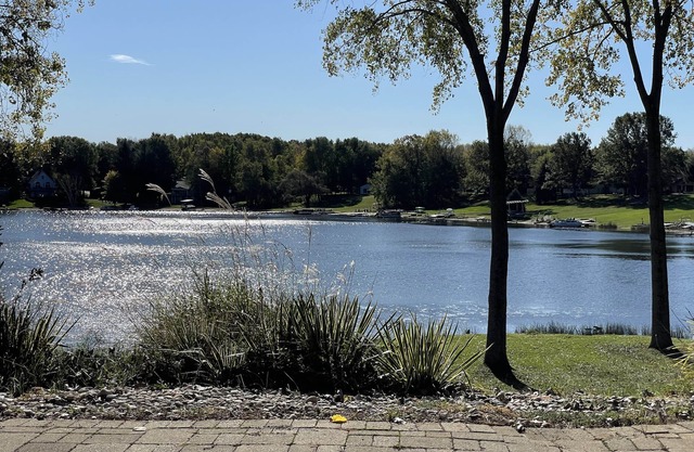 Island Lakehouse & Golf Retreat – in the Heart of Michigan. Sleeps 10.