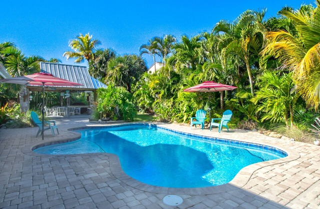 Island Oasis - Luxury Pool Home Steps to the Beach
