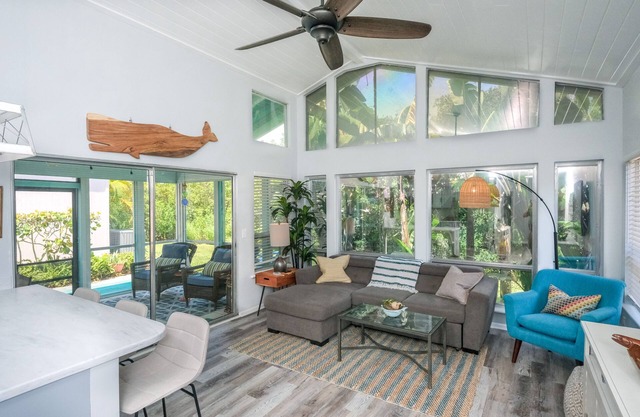 Island Time-Walk to the beach-Intercoastal home in tropical paradise!