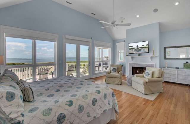 “Island’s Edge” at 45 Ocean Point|Oceanfront|Two Oceanfront Decks|All New Master Bath|Close to Oc.