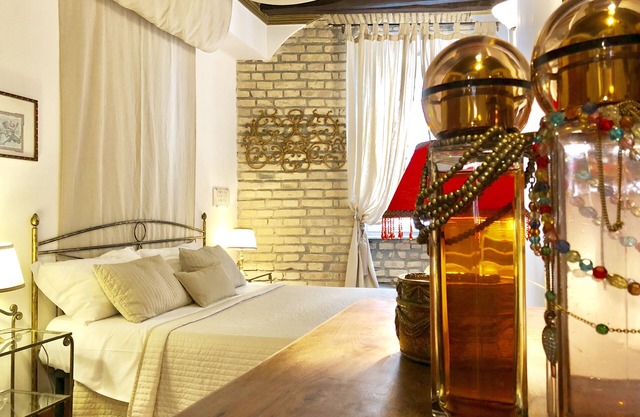 It is a gem and it will be your NEST OF LOVE few METERS from TREVI FOUNTAIN