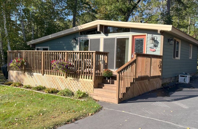It’s Fall Y’all! Leaves are changing, fall color last coming soon. Book now!