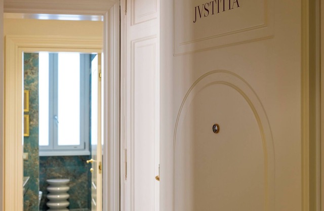 Iustitia - Apartment with Frescoes