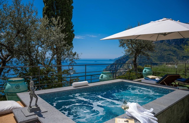 Ivi house with private pool sea view