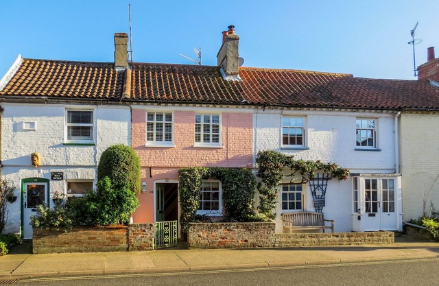 Ivy Cottage - sleeps 4 guests in 2 bedrooms