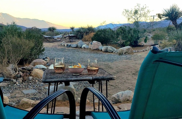 J&B Desert Hideaway Gateway to the Desert; Stunning Views Hot Tub Outdoor Shower