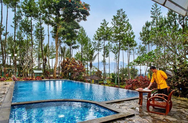 Jambuluwuk Convention Hall & Resort Puncak