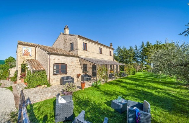 Jasmine - apartment in villa with heated swimming pool