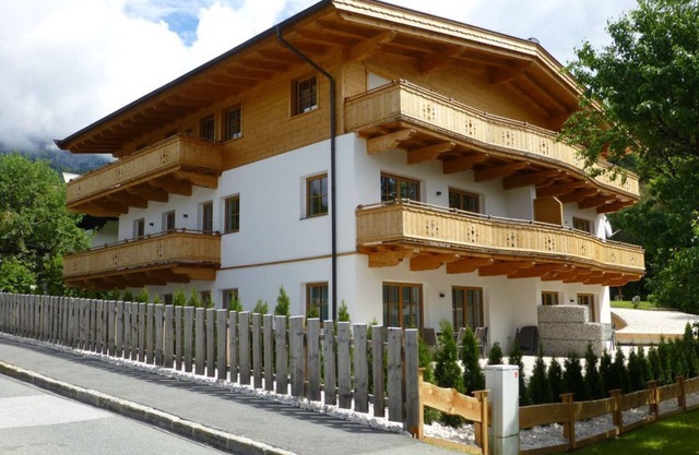 Jaspis - Cozy vacation apartment, south-facing balcony, private sauna, underground parking and elevator
