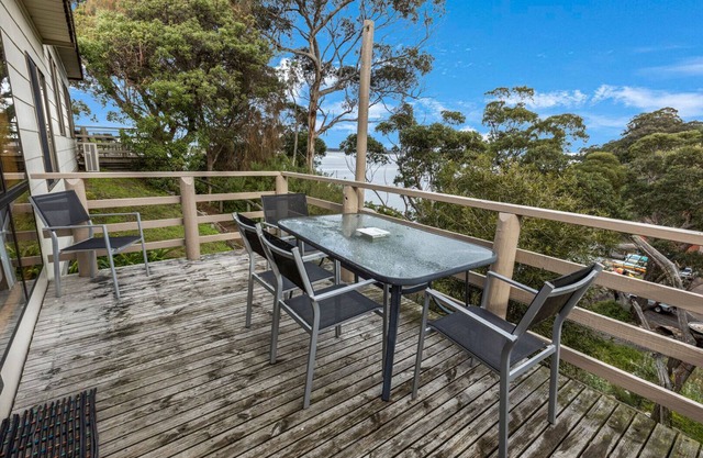 Jetty View: Lorikeet Cabin - Feel a sense of nature in this rural environment