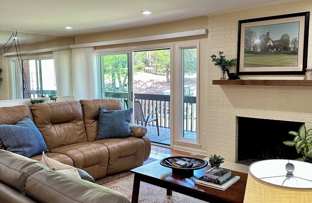 Jewel by the lake! Water + pool views, stylish 3BR