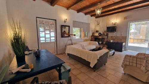 Joanna-Thanos beachfront holiday home