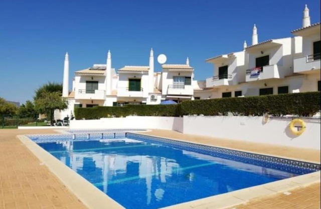 Joia da Galé House - Pool and Garden & BBQ & Galé Beach