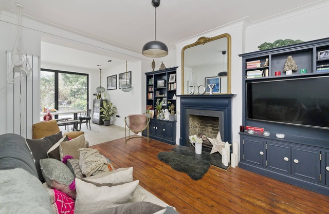 Joie de Vivre - One Bedroom Apartment, Sleeps 4