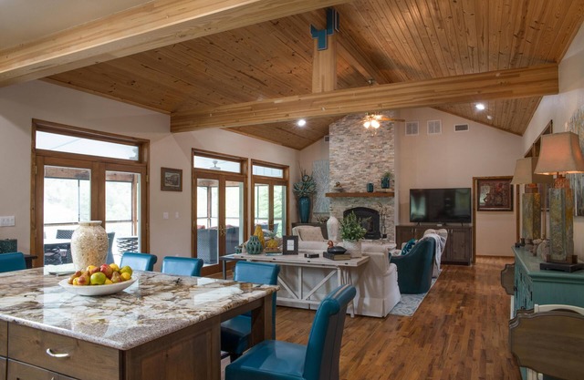 JOIN US IN HUNT- MAKE THIS YOUR RETREAT on the River!