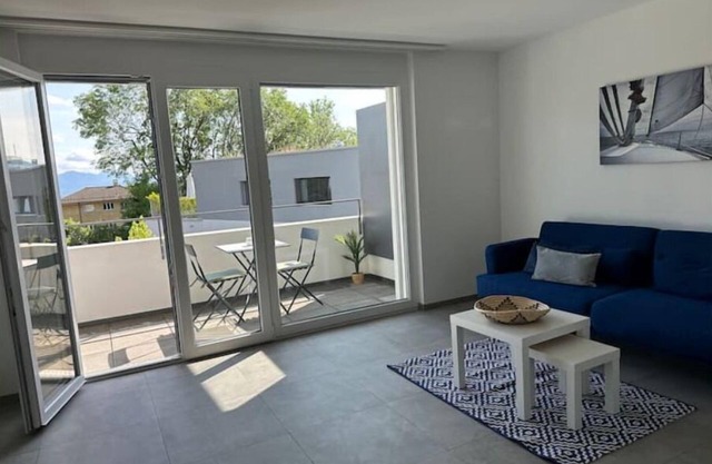 Joli Espace Avec vue sur le lac