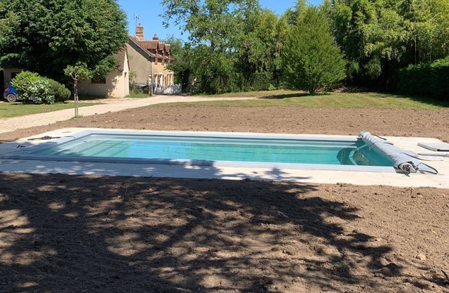 Jolie Maison de 8 Personnes Piscine Privée Chauffée Calme