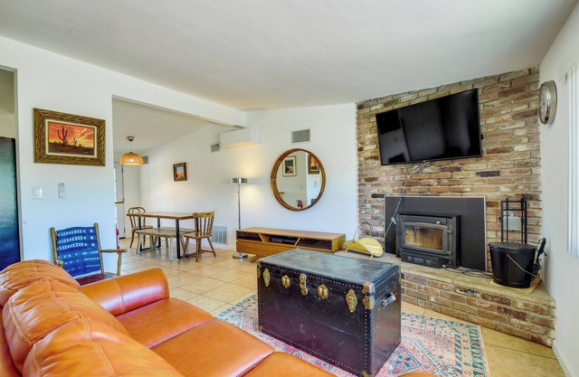 Joshua Tree Home w/Patio - 5 Mi to National Park!
