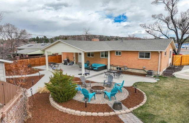 Jumpshot Junction! Hoops & Fire Pit Retreat