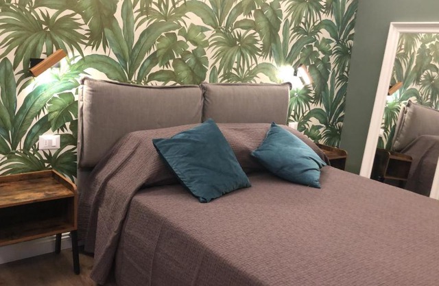 Jungle suite mood behind Piazza Signoria