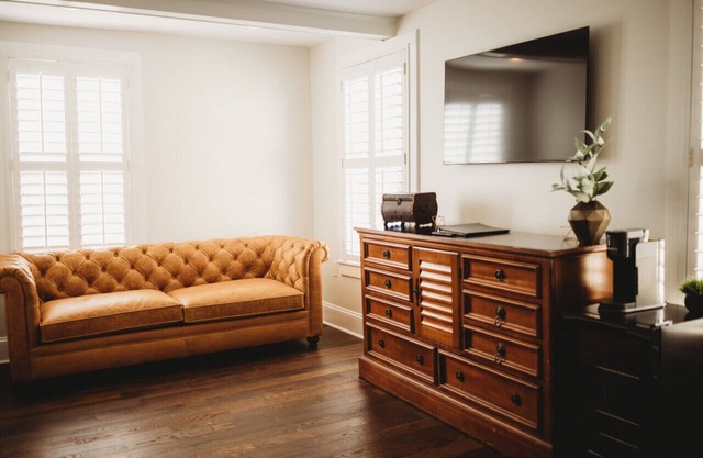 Junior Suite - 1 King · The Jefferson Inn Rm. 15