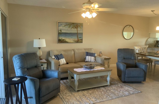 Jupiter Bay Garden View Easy Walk to Carlin Park Beach, Shops, Restaurants&Fun