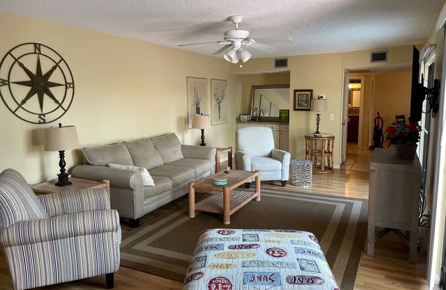 JUPITER ONE WALK TO BEACH/INTRACOASTAL AVAIL. FALL '25; SEASONAL '26 4 mos min