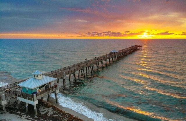 JupRent's - Beachy Keen - 2Bed/2Bath -Jupiter - Beach Pool Golf Fishing Biking