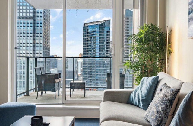 Just 5 Minutes from Scotiabank arena! with parking