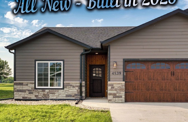 Just built, everything is brand new ! 4 miles from downtown EXTREMELY CLEAN