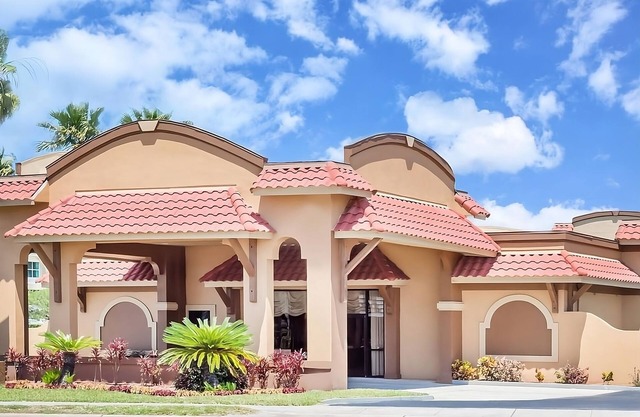 Just What You Were Looking For! Near Historic Downtown! 2 Spaces