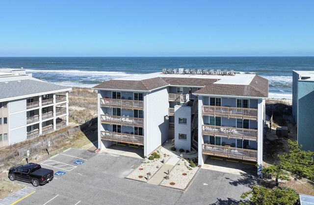 K1040 Our Happy Place, Oceanfront Condo with Community Pool; Flex Stays!