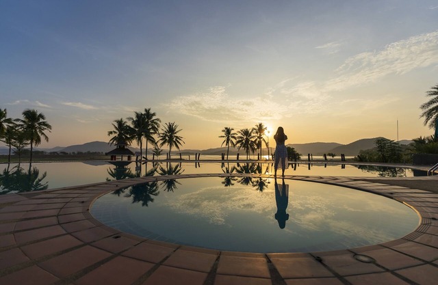 Kaengkrachan Boathouse Paradise Resort
