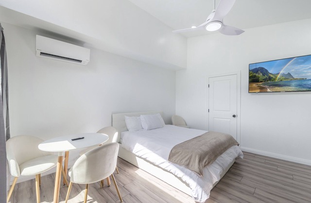 Kailua Studio - Walk to Beach + WiFi + A/C, Parking