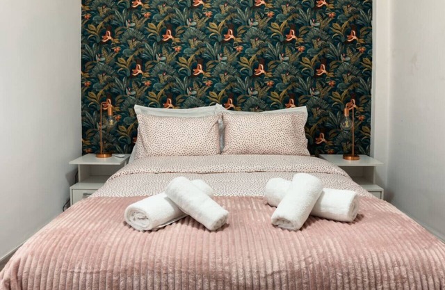 Kallithea Zen Studios-Urban Chic