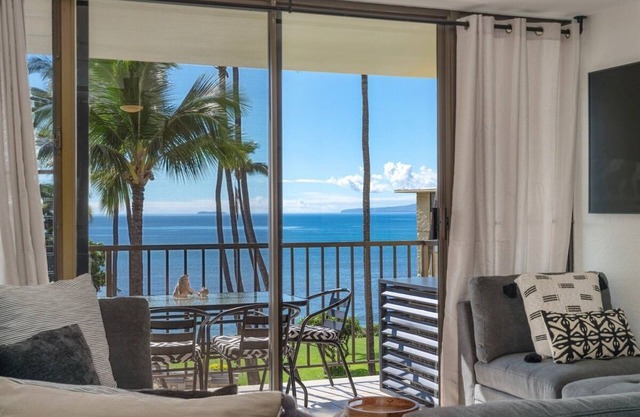 Kanai A Nalu - Top floor Oceanfront condo w Pool