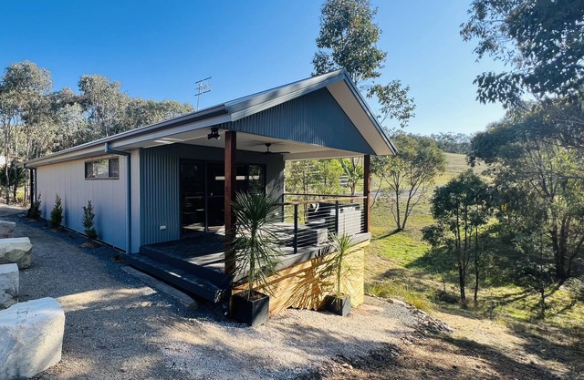 Kangaroo Gully is a two bedroom house nestled in the eucalyptus trees.