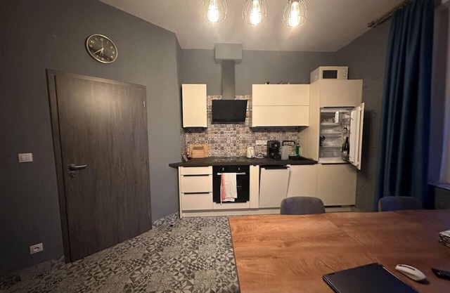 Karlovy Cute Inn: 1BR apartment w/Elegant bath